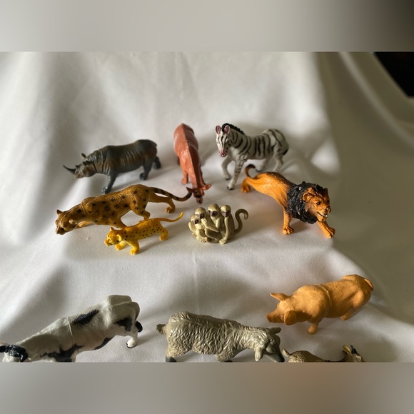 Vintage Quality Lot (16) LargePlastic Animals Including Safari, Sea, & Barnyard - Picture 14 of 15